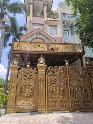 bán lỗ 1 tỷ so với lúc mua ... nhà trung tâm hành chính dĩ an, tp hcm khu vip nhất dĩ an giá mu