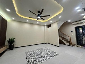 cần bán gấp nhà phố thái hà 60m2 4 tầng 30m ra phố 10m ra ô tô tránh ngõ thông trước nhà ô tô qua