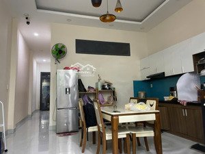 chủ có việc nên cần bán nhà gấp phú mỹ bình dương nhánh dx013 gần trường học và chợ phú mỹ sân oto