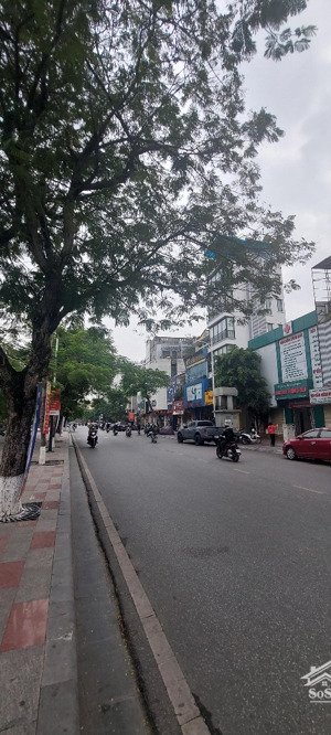 nhà trung tâm phố cổ ngay sau mặt đường nguyễn đức cảnh ô tô vào tận nhà 2 mặt tiền thoán