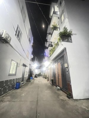 gia đình có việc về bắc sống ,cần bán gấp 4m3-12m đúc 1 trệt 3 tấm , 3/ ngắn trần thị năm .