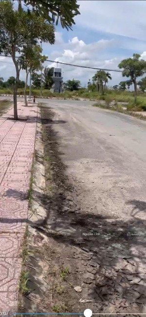 chính chủ bán đất nền thổ cư tại thị trấn đức hòa long an. sổ sẵn.