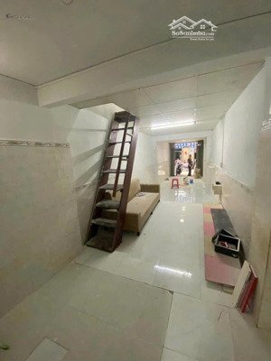 nhà mặt tiền kinh doanh trung tâm phố, đường rộng 8m thông 2 đầu, sắn sổ, gần chợ, trường học