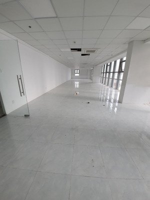văn phòng luxcity huỳnh tấn phát q7 có sẵn máy lạnh âm trần 126m2.lh thu hiền