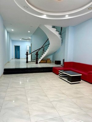 nhà hẻm ô tô quận 3- 5m*14m- 7 phòng ngủ- chính chủ gấp bán