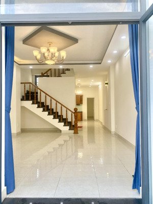 cho thuê nhà nguyên căn mới xây 1 trệt 1 lầu - gần phú mỹ hưng q7 - xe hơi vào tận nhà