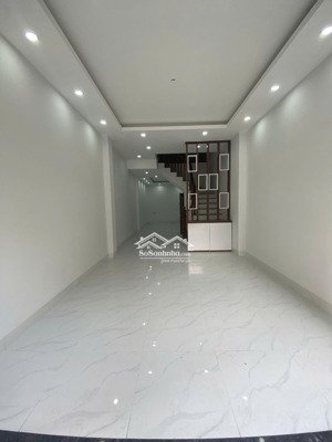 bán nhà hoài đức 43m2, ô tô đỗ cửa giá chỉ hơn 5 tỷ.