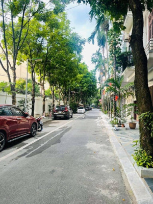 bán nhà phân lô phạm tuấn tài 51m2, vỉa hè, ô tô tránh, đỗ trước nhà, 22 tỷ