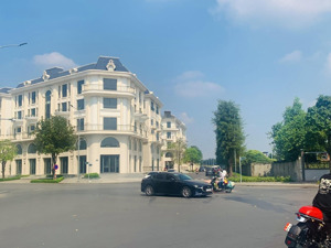 nhà 3 tầng kiên cố quốc lộ 13 đối diện vạn phúc 104m2 chỉ 8.9 tỷ.