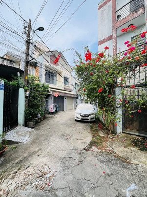 đường số 8 linh xuân hẻm xe hơi thông sát bên làng đại học - nhà 2 tầng - dt 70m 3pn hoàn công