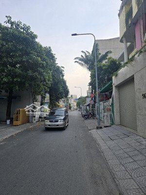 hẻm 337 lê văn sỹ , 4 pn , nhà chủ ở giữ gìn còn mới, xe hơi vào nhà, nguồn thuê 16tr , hơn 8 tỷ xí