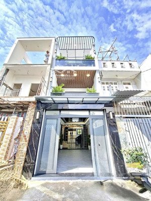 bán nhà mới đẹp, 3 tầng - xe hơi đậu trong nhà. dt 4x 16m