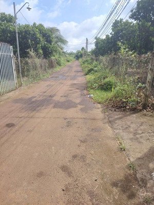 đất long khánh có 100m2 thổ cư, dt: 2 sào 8 giá 2,85 tỷ