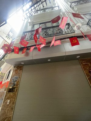 nhà mới đón tết 6 tầng thang máy ở trung tâm đống đa, dt 40m2 ngõ thông gần phố 9.9 tỷ