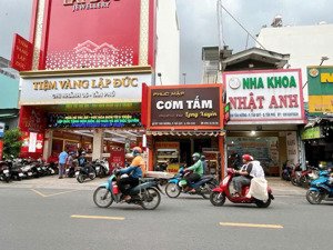 mặt tiền kinh doanh tân hương ngay chợ dt: 4x17m (cấp 4) giá 12,5 tỷ