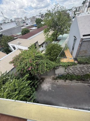 biệt thự sân vườn - 400m2 nở hậu - gần lê văn việt - cách ngã tư thủ đức chỉ 500m - sân đậu 10c oto