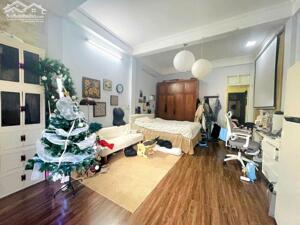 Bán nhà mặt phố Xã Đàn 2, Đống Đa, tiện kinh doanh 4 tầng 52m2 giá 30 tỷ