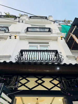 nhà 2,5lầu đường phạm văn bạch, p15, quận - tb