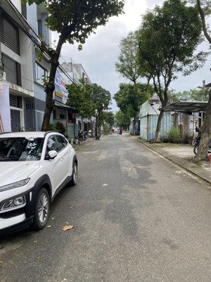 bán nhà mặt tiền đường 5,5m