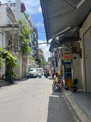 Nhà đẹp ở ngay, hẻm xe hơi 8m 1 trục Cách Mạng Tháng Tám, Quận 10, 3 Tầng, 75m2 DTsd, nhỉnh 6 Tỷ