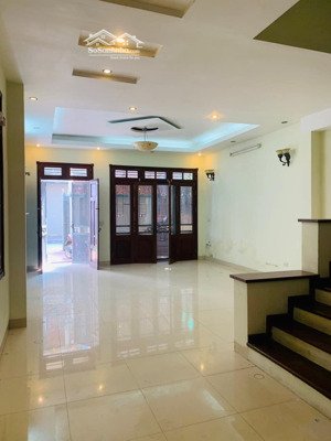 cho thuê nhà nguyên căn mới ngõ 11 nguyễn hoàng. dt 80m x 5 tầng, mt 5m. giá 25tr.