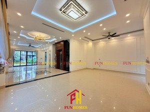 cho thuê biệt thự song lập vinhomes riverside, nội thất cơ bản, có thang máy, nhận nhà ở ngay