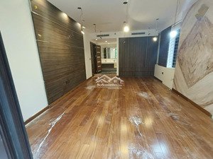 cho thuê nhà mới đẹp 2 mặt đường phố huy du. dt 110m x 5 tầng, mt 7m. giá 40tr bao thuế