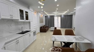 cc cho thuê mặt phố võ văn dũng - hoàng cầu, 8 tầng, vỉa hè 5m, dt: 79m, giá: 98 triệu/tháng