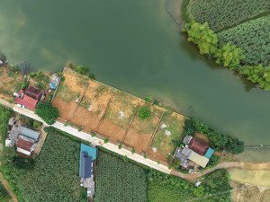 bán 10 lô f0 đất nghỉ dưỡng tay chạm nước. dt 240 - 500m2. giá nhỉnh 1 tỷ. tại hồ đập cành, lạc sơn