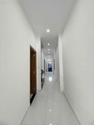 bán nhà 3 tầng hướng nam đường hoàng sâm. nhà xây dựng kiên cố đẹp kẹp cống mát mẻ.