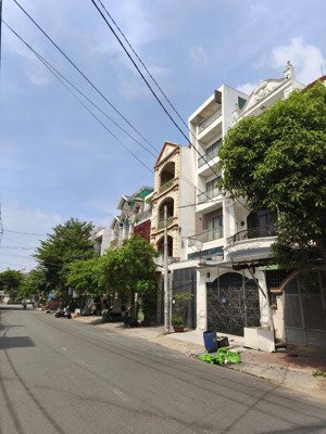 bán nhà hxh 12m phan văn trị, p7, dt: 5x18m, kc: 2 tầng, giá chỉ 14.5 tỷ tl