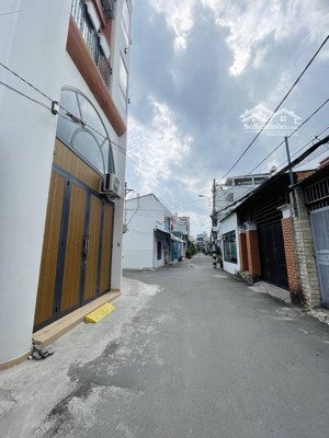 hẻm ô tô - 5 tầng, 4,2 x 19m, 8 phòng - thu nhập cao - cv làng hoa - gần trường cao đẳng, đại học