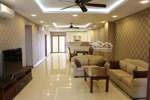 chính chủ cho thuê chung cư d2 giảng võ 120m 3pn 2vs đầy đủ đồ. giá: 23tr/th lh: 