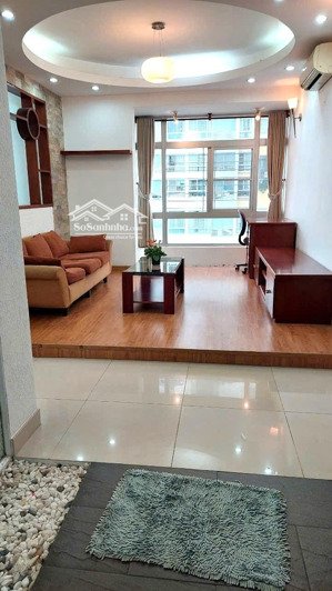 cho thuê sky garden 3 phòng ngủ, view hồ bơi, giá 13,5tr, miễn phí gửi xe, cách trường rmit 1km