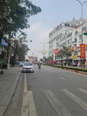 bán nhà 4 tầng phố mê linh, vĩnh yên. vị trí đắc địa kinh doanh sầm uất