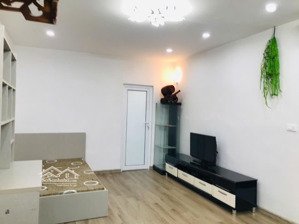 cho thuê căn hộ 45m tập thể quỳnh mai (đối diện bv thanh nhàn)