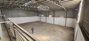 bán đất đã có nhà xưởng. full thổ cư.mặt giáp đê hữu hồng. cách vd4 1''5km