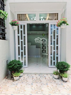 giảm sâu 1 tỷ giá mới 8.3 tỷ (còn tl) hẻm nhựa lớn xe tải tránh nhau dòng tiền 20 triệu