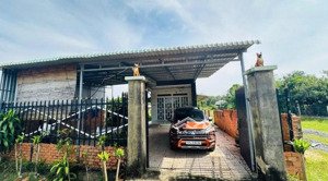 cần bán gấp nhà vườn 300m full thổ cư, sổ hồng riêng đường xe tải giá 1,05 tỏi