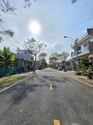 bán đất biệt thự 7.5x20m, đường d11 kdc châu thới p.bình an gần làng đại học