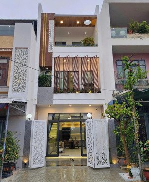 vợ chồng tôi bán nhà đẹp ở phan kế bính -đakao - q1 gần chợ đakao cho thuê 26triệu.giá 4tỷ200 /68m2