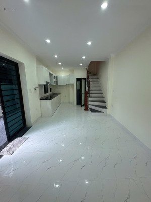 bán nhanh nhà tình quang - giang biên, nhà 3 phòng ngủ, đầy đủ công năng