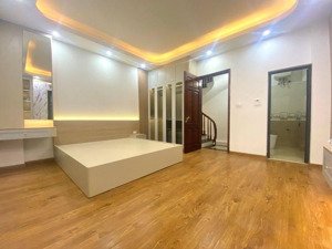 chưa đến 9 tỷ cho nhà nguyên căn 50m2 ở cầu giấy
