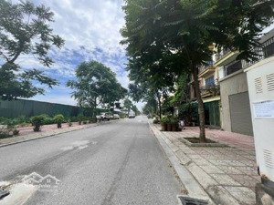 phân lô -ô tô -kinh doanh -thang máy -nhà đẹp --phố ngọc thụy -long biên-136 m2-7 tầng