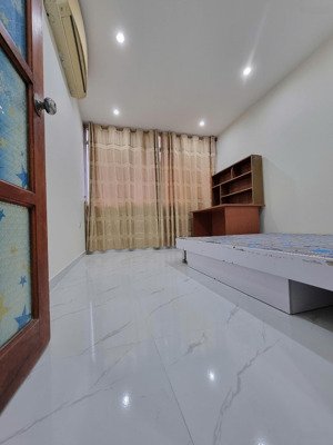 bán căn hộ chung cư mini . cầu diễn .dt. 42 m2 tầng 5/ 7 tầng . 2pn . 1pk . 1wc . ô tô sát nhà .