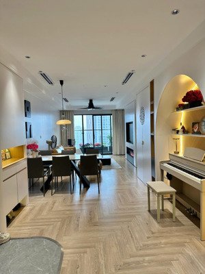 chính chủ bán ch 3pn chung cư golden land 275 nguyễn trãi dt 115m2, full nt, hướng đn, 9,8 tỷ sđcc