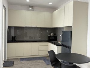 chính chủ cho thuê căn hộ full nội thất giá 9tr nhà mới sạch 100%. lh mở cửa xem