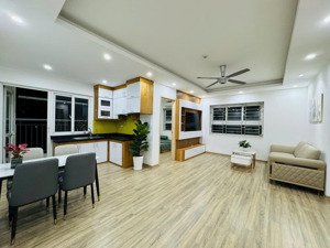 chính chủ em bán căn view hồ 5 tòa mới diện tích 81m2 3 ngủ 2 vệ sinh liên hệ 0367569***