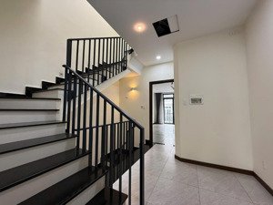 hàng hiếm | nhà đẹp | hẻm 5m xe hơi | quốc lộ 13 | 5 tầng | 4 pn | 2 mặt thoáng | không lỗi