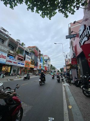 28 tỷ - bán gấp nhà 2 mt tô hiến thành quận 10 đoạn đẹp, dt 4,5m x 21m ctxd 7 tầng